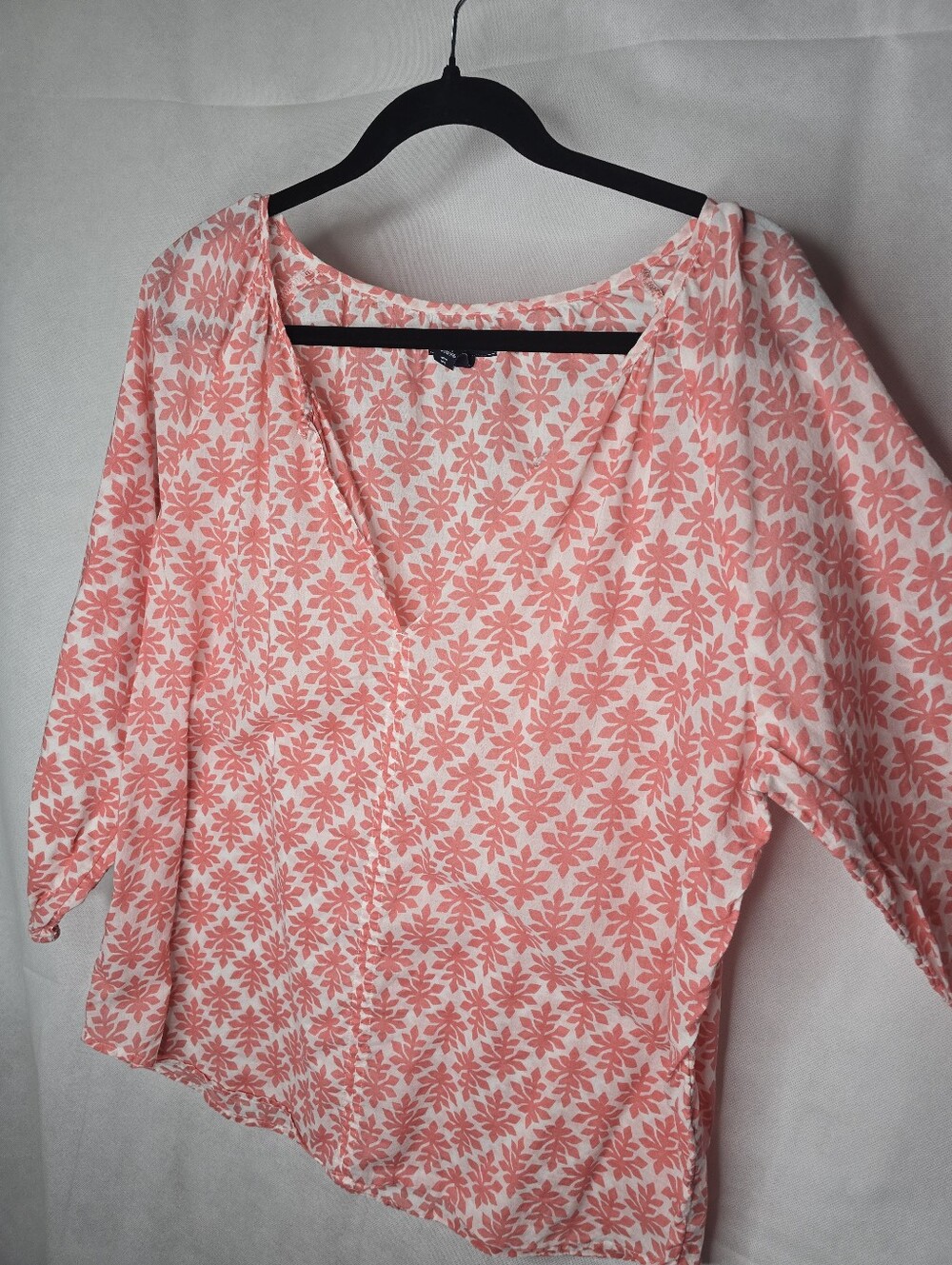 Gap Popover Top White Coral Abstract Geometric V-neck 3/4 Sleeve Peasant Top L
